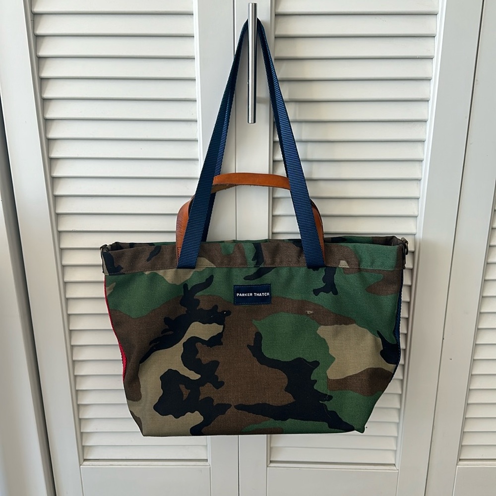 PARKER THATCH CAMO 16” W 10” L 6” D coated canvas tote 2 inside pockets zipper